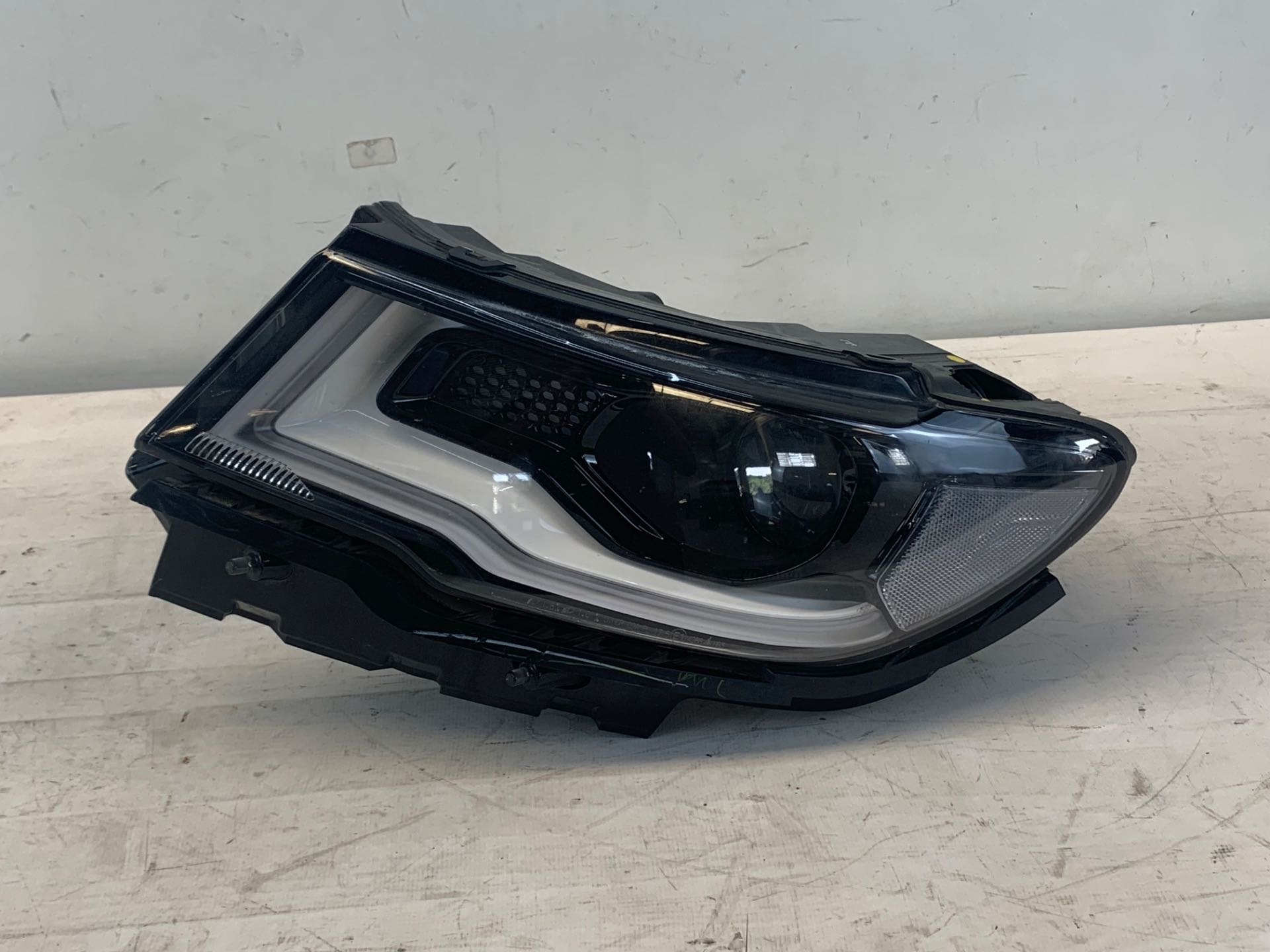 Farol Esquerdo Jeep Compass 2016 2021 0053434542 Detalhe