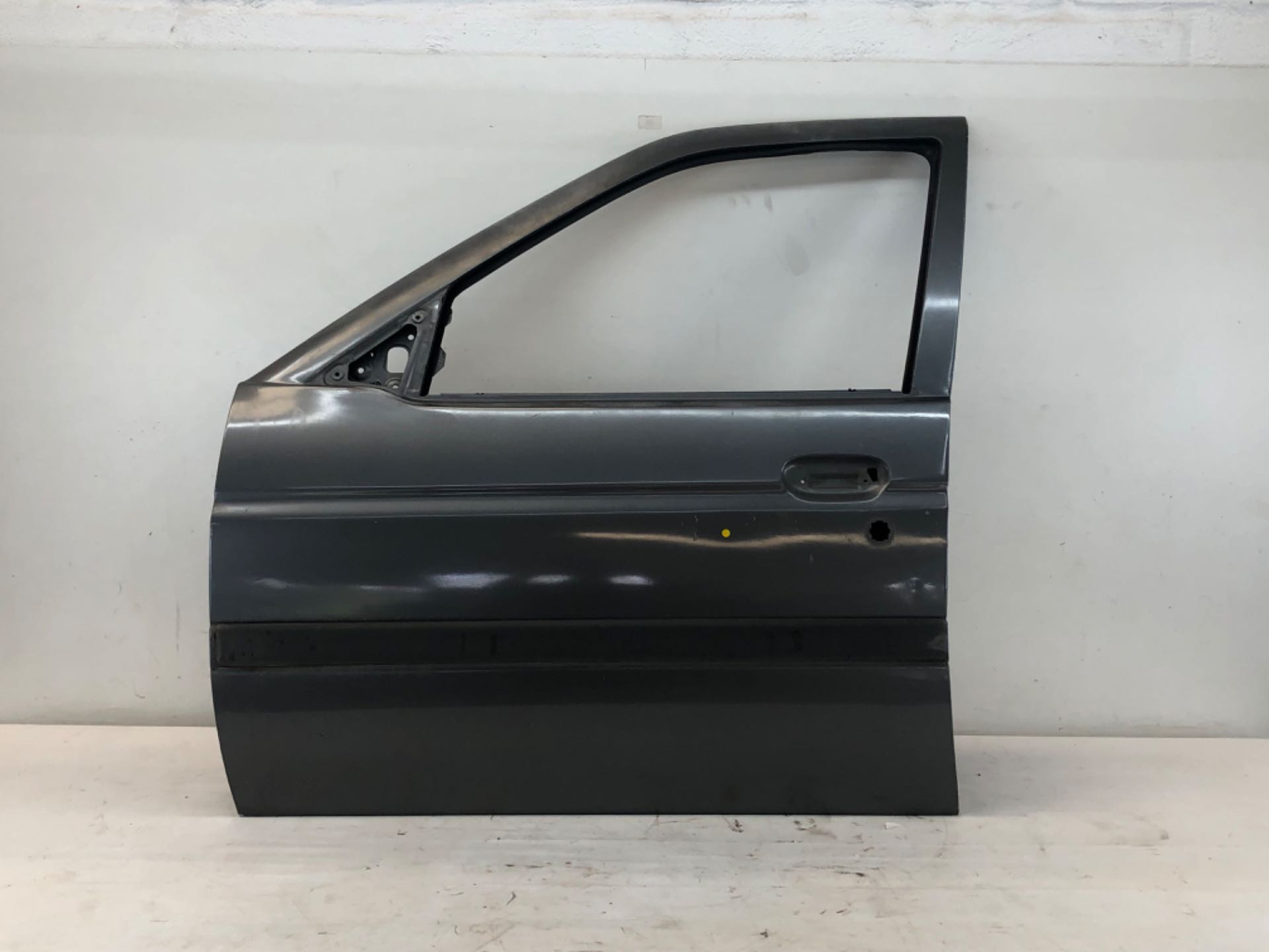 Porta Dianteira Esquerda Escort 4 Portas 1997 2003 Detalhe