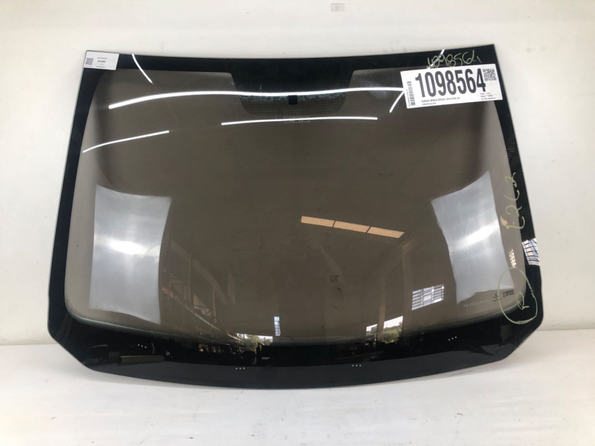 Vidro Dianteiro Para Brisa Renault Sandero 2014 2019 Detalhe