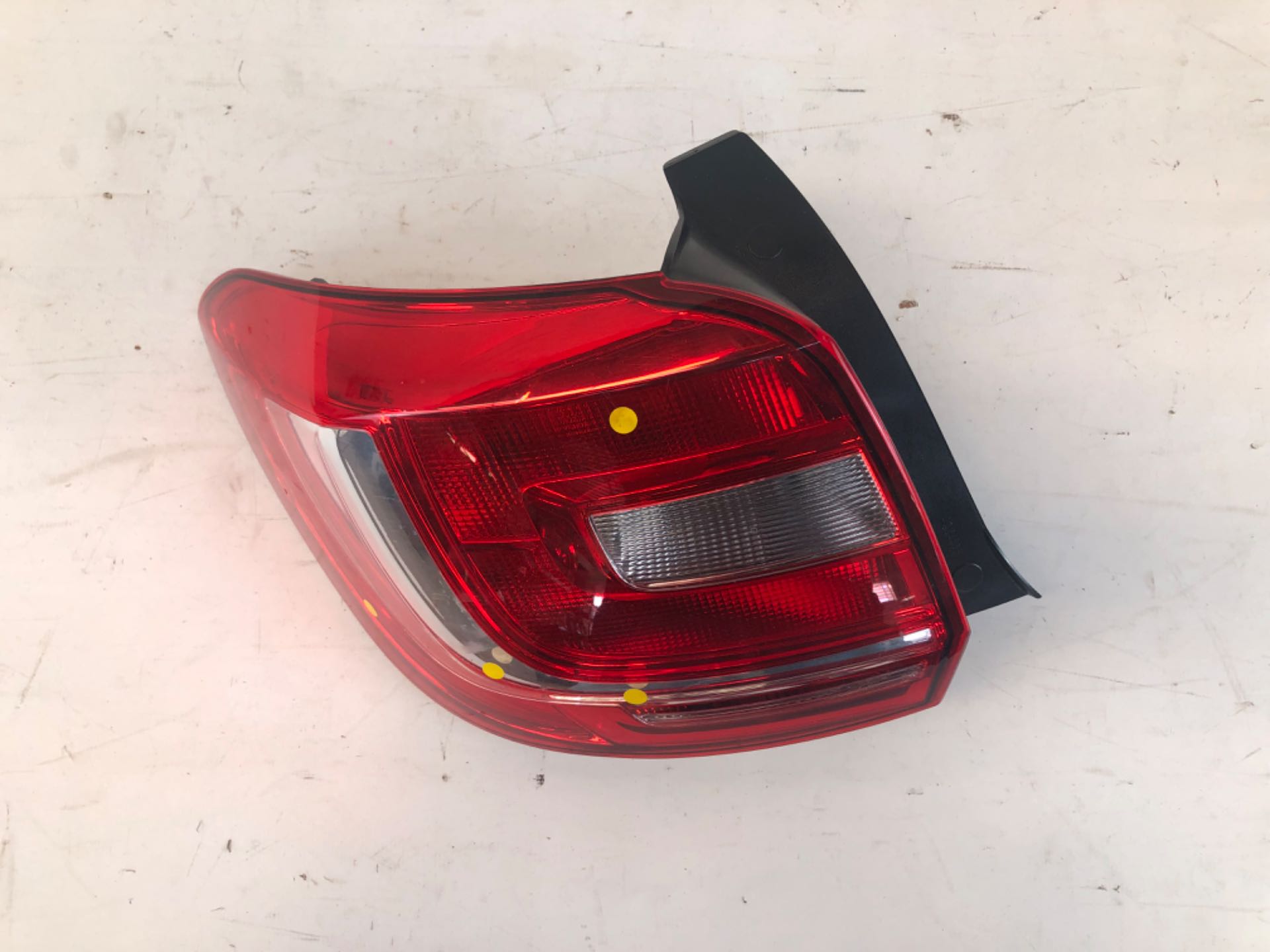Lanterna Traseira Esquerda Renault Sandero 2014 2019 Detalhe
