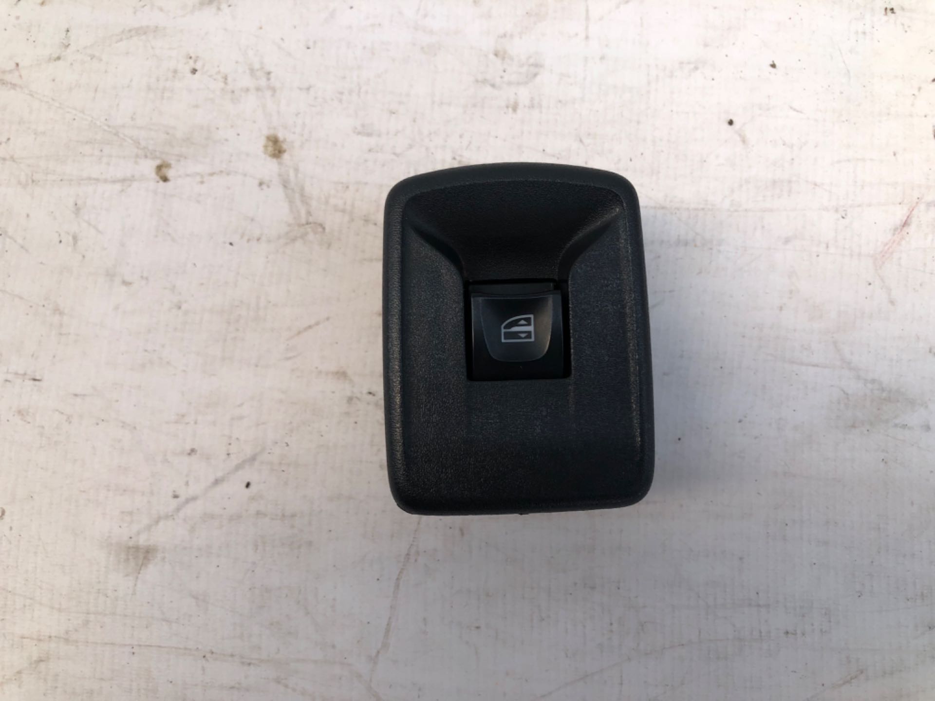 Botão Vidro Dianteiro Direito Renault Sandero 2014 2019