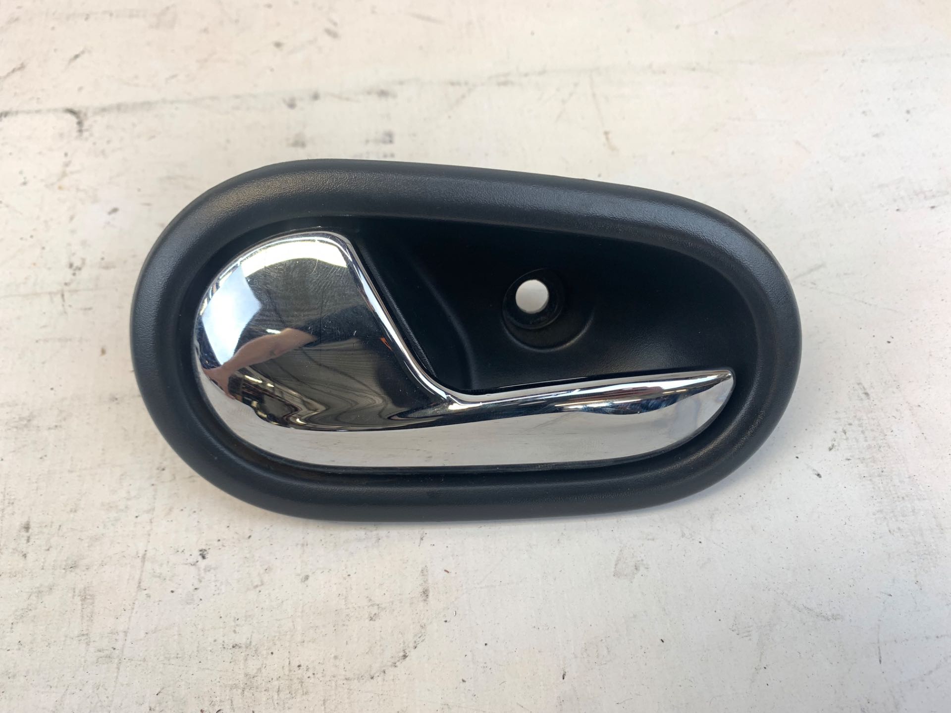Maçaneta Interna Esquerda Renault Sandero 2014 2019