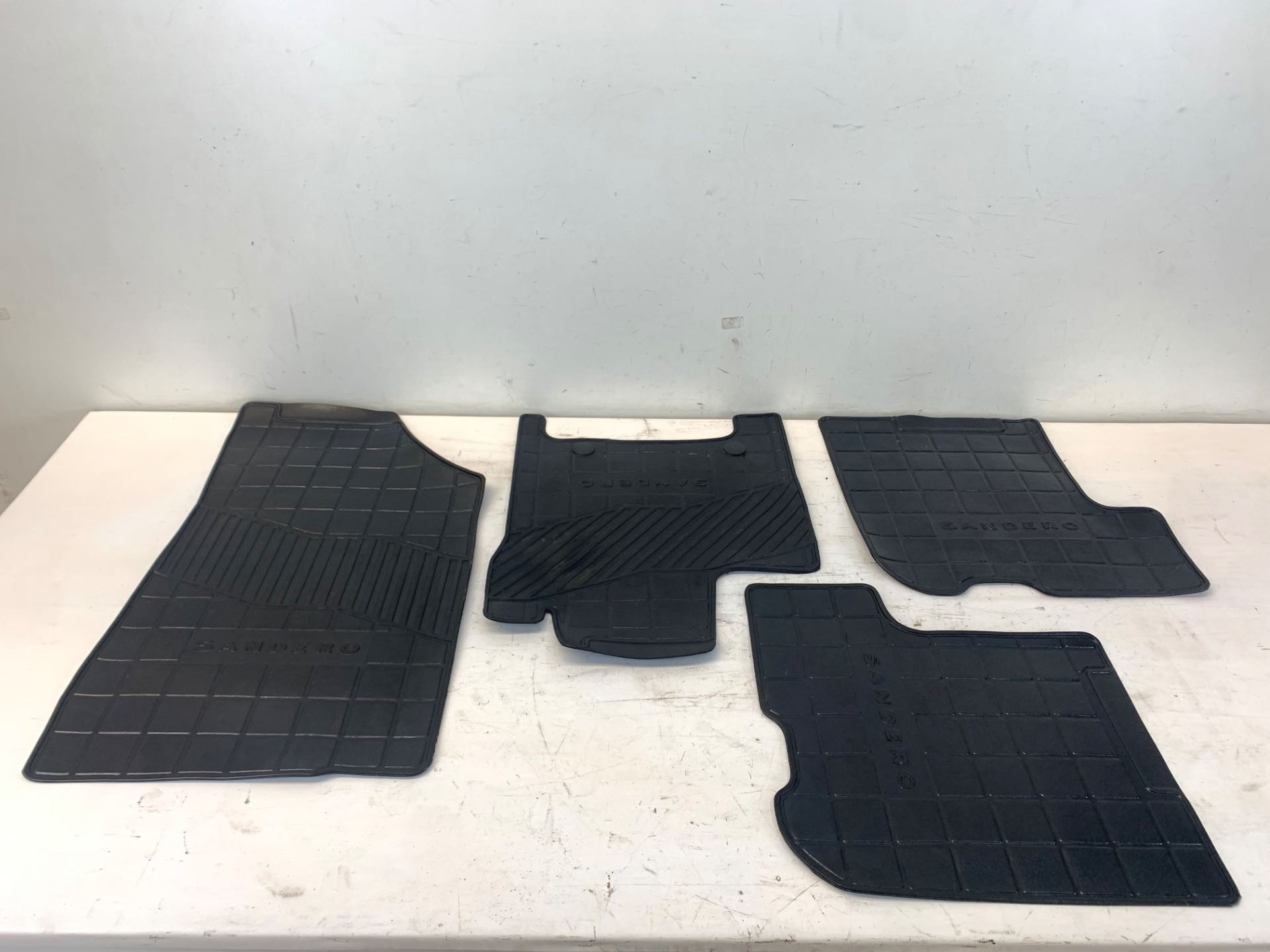 Jogo Tapete Renault Sandero 2014 2019 Detalhe