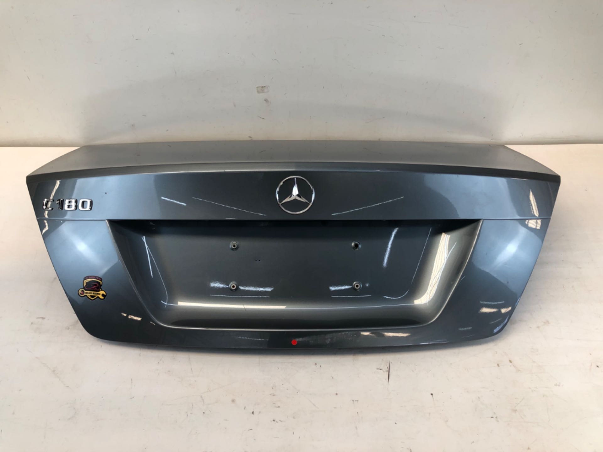 Tampa Traseira Mercedes 2011 2012 Detalhe
