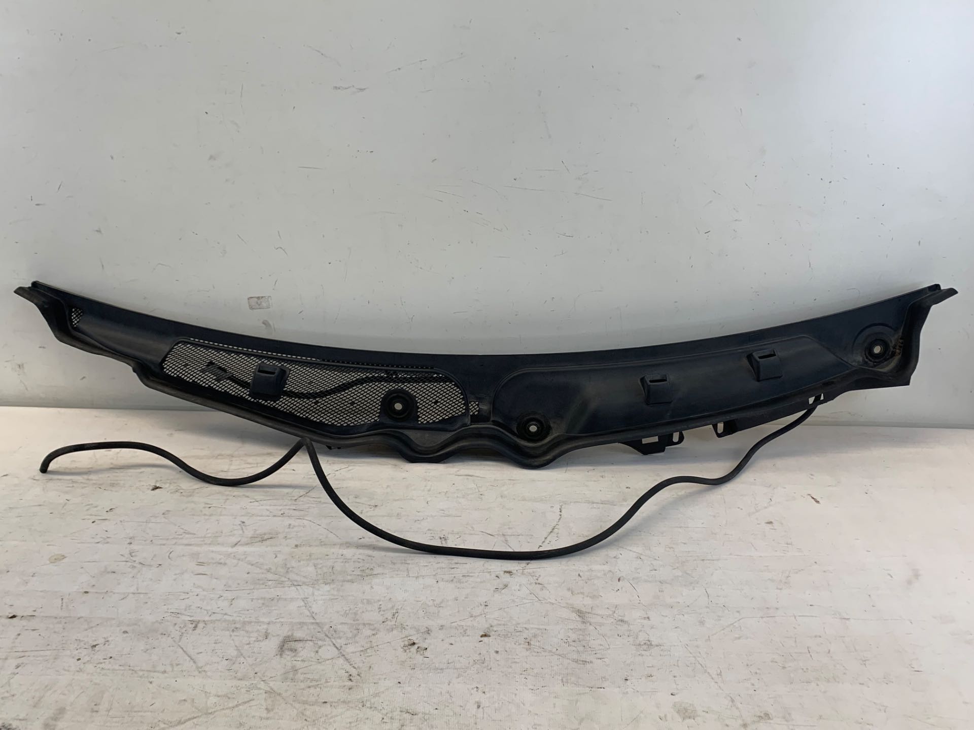 Churrasqueira Para Brisa Mercedes C180 2011 2012 A2048301713