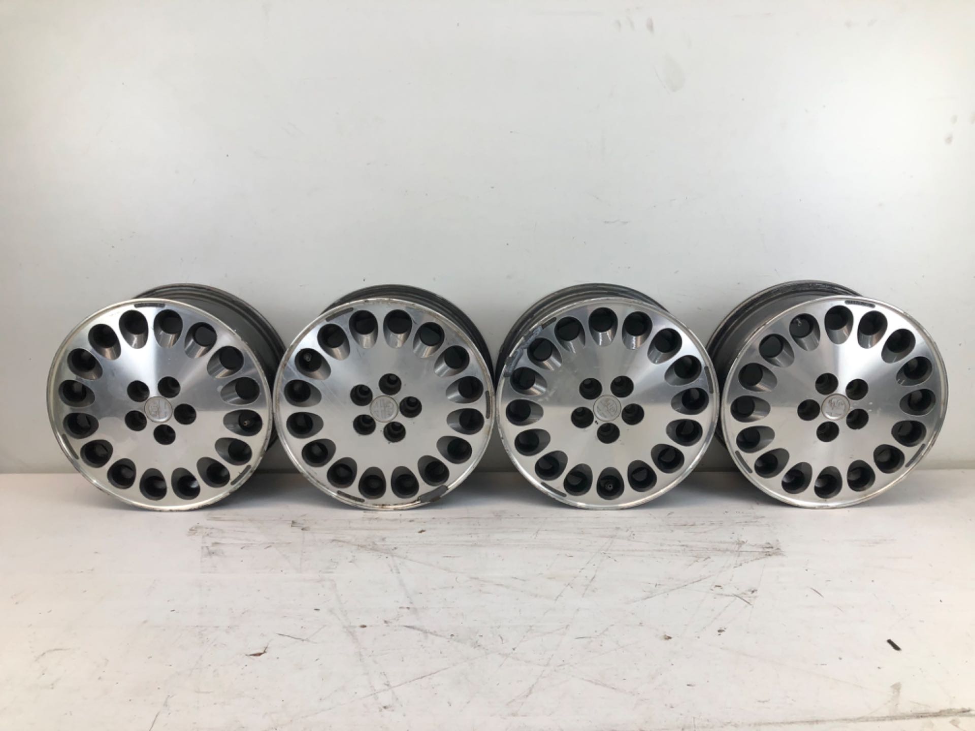 Jogo Roda Liga Aro 15 5x100 Alfa Romeo 164 1993 1997 Detalhe