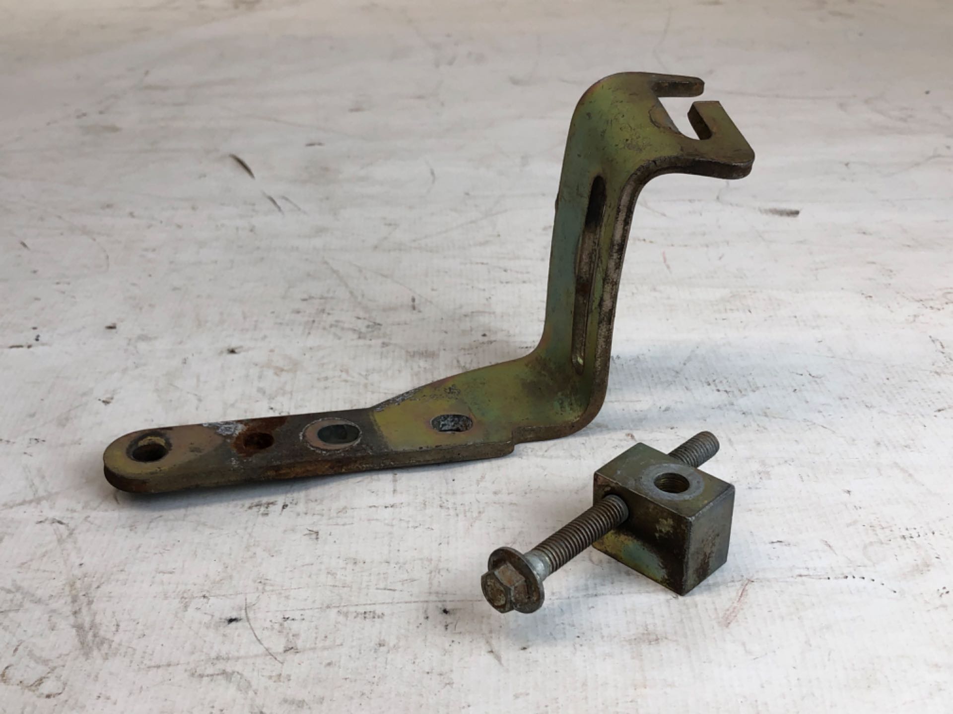 Suporte Tensor Esticador Alternador Chery Face 1.3 2010 2015