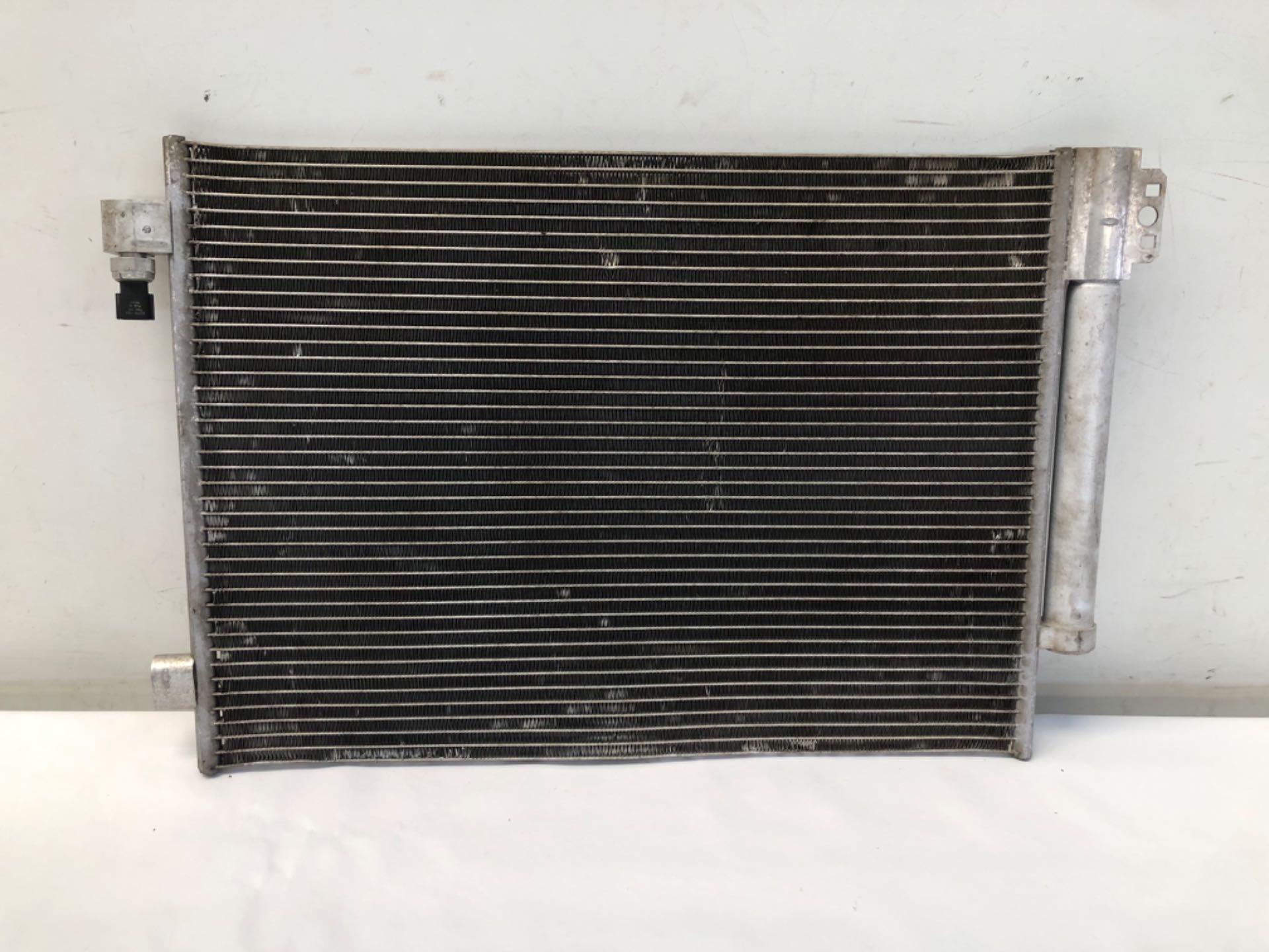 Condensador Ar Condicionado Versa 1.6 2015 2019 Detalhe