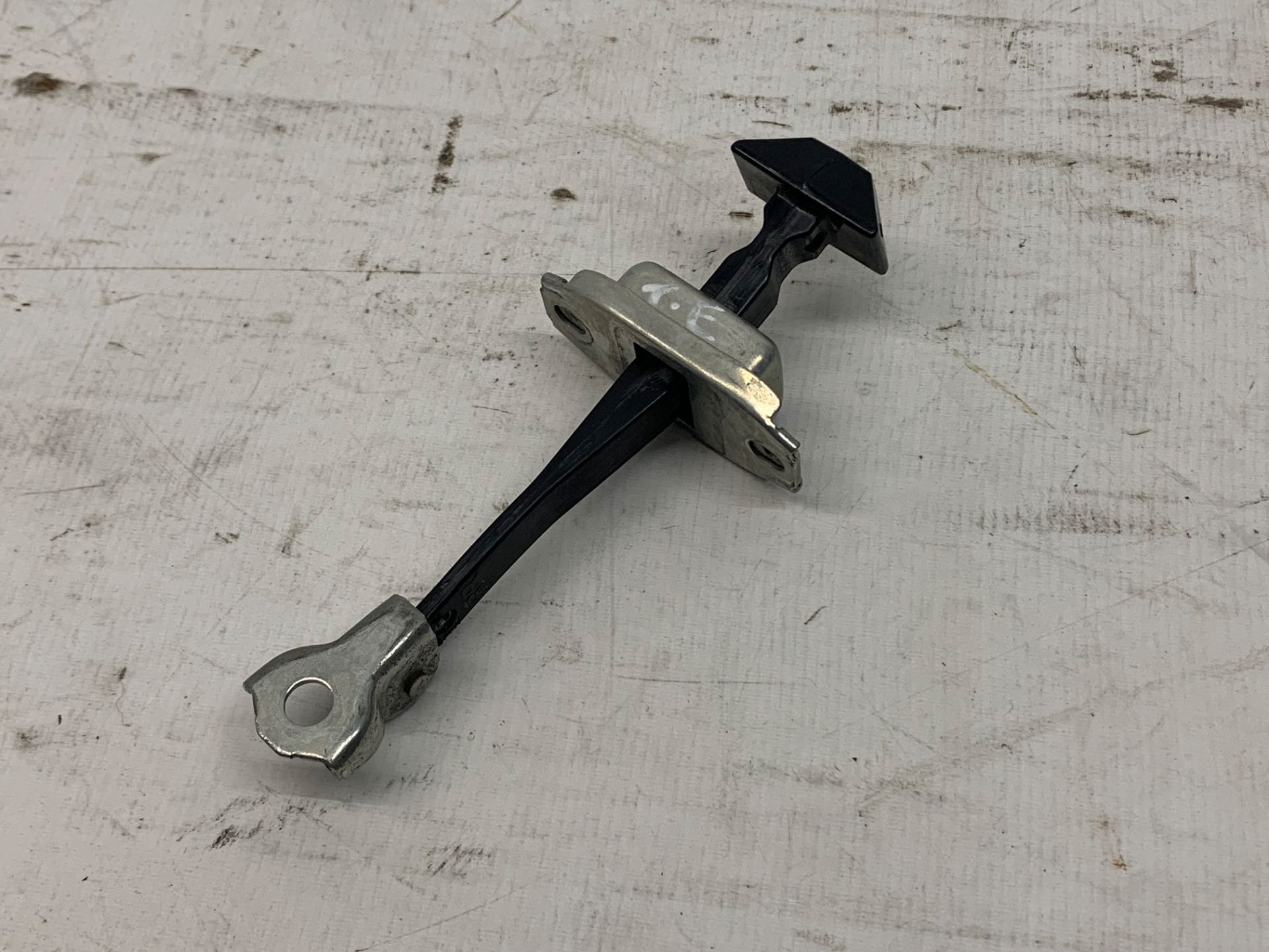 Limitador Porta Esquerdo Nissan Versa 2012 2019