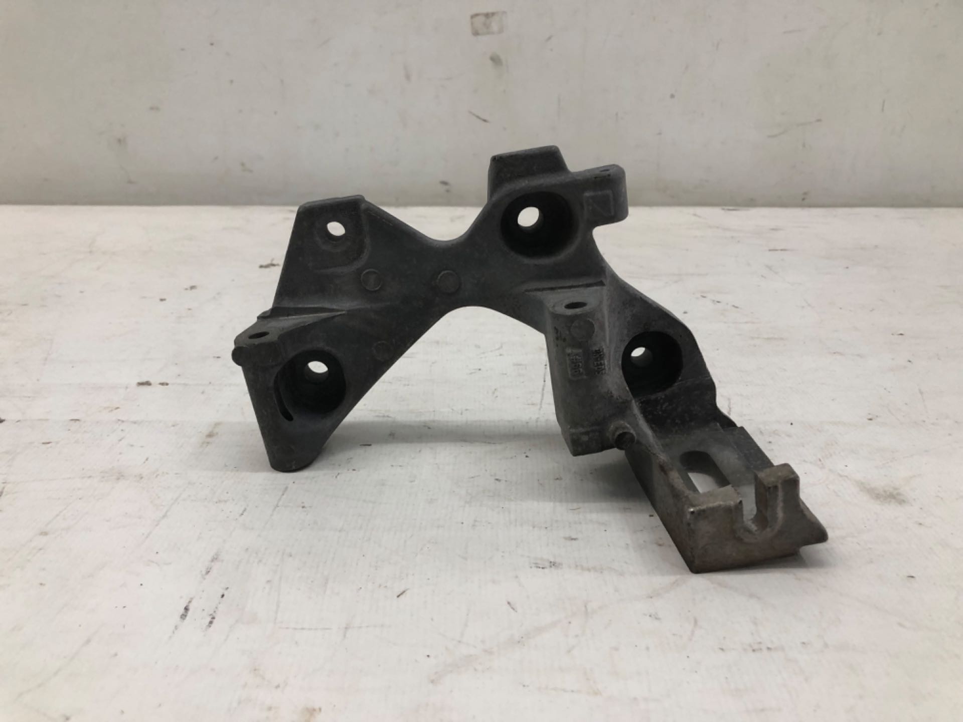 Suporte Alternador Nissan Versa 1.6 16v 2012 2019