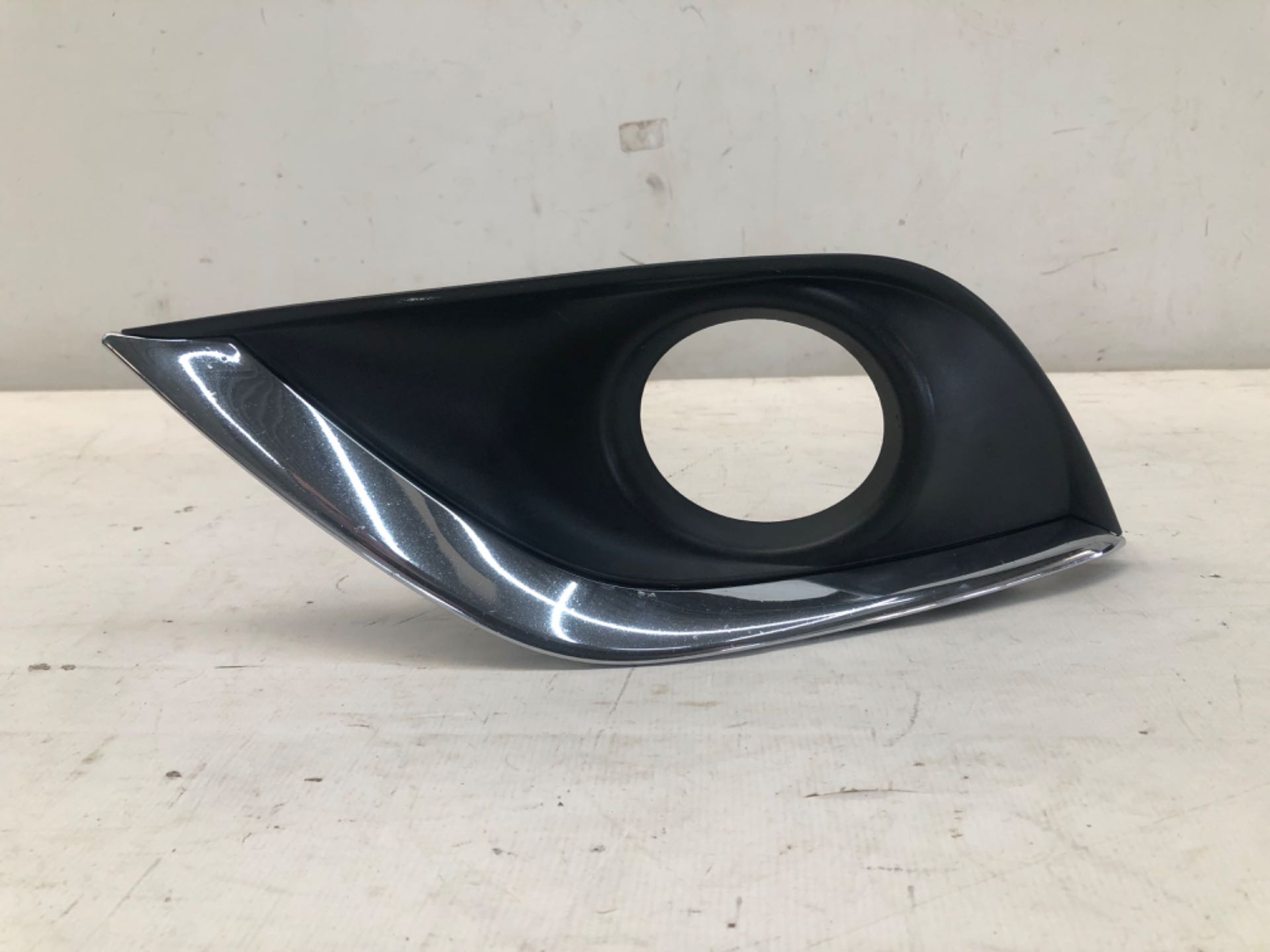 Moldura Esquerda Farol Milha Nissan Versa 2015 2019