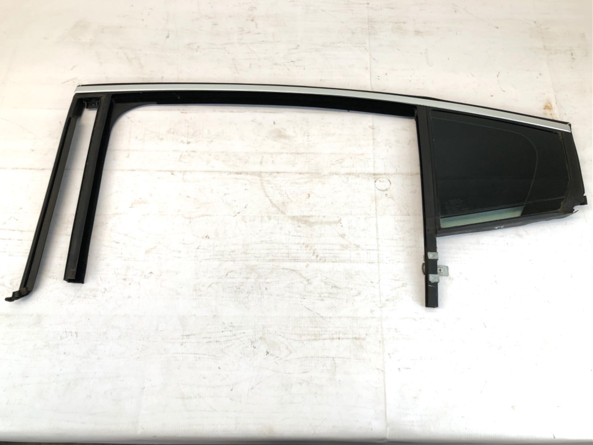 Vigia Traseiro Esquerdo GM Cruze Sedan 2016 2023
