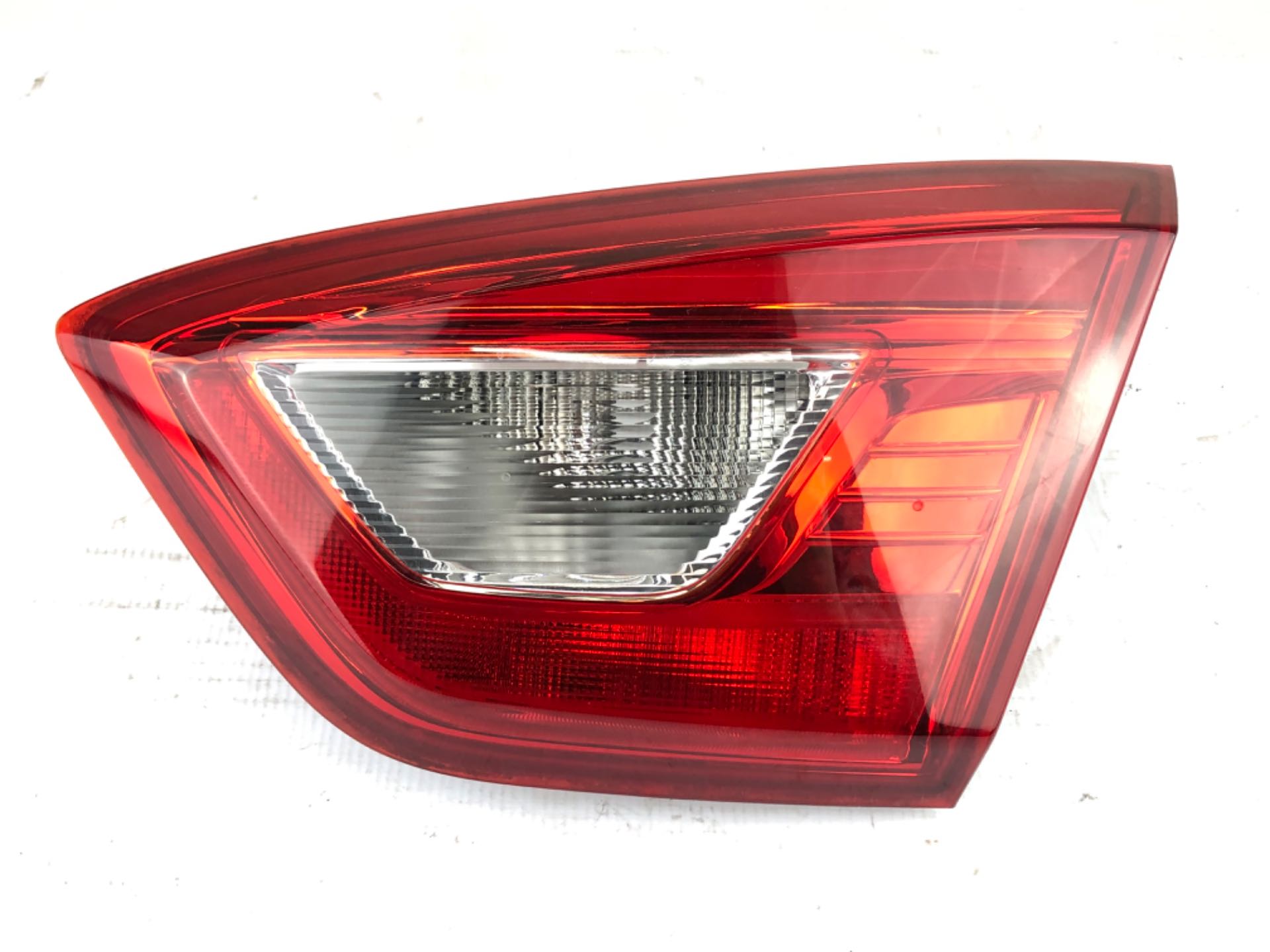 Lanterna Direita Tampa GM Cruze Sedan 2016 2023 84075811