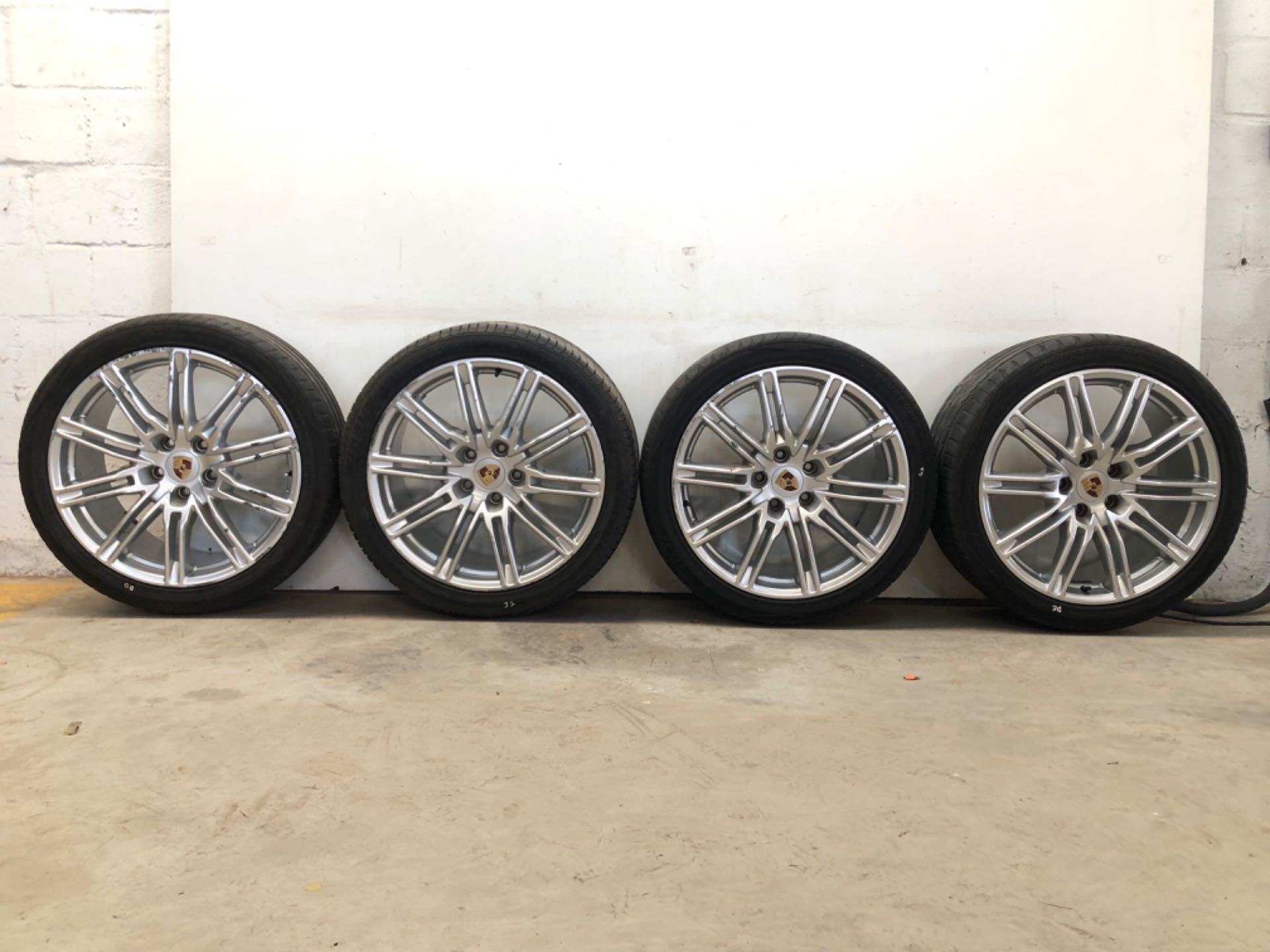 Jogo Roda Liga Aro 21 5x130 Porsche Cayenne 2011 2014 Det