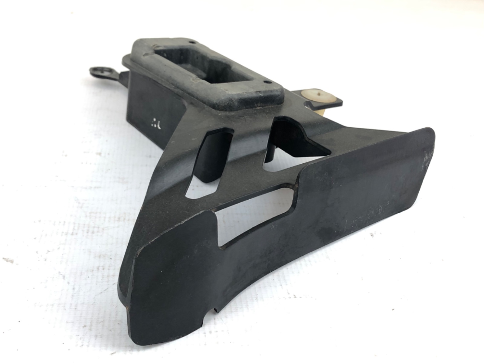 Suporte Para Choque Traseiro Direito Cayenne 2011 2014