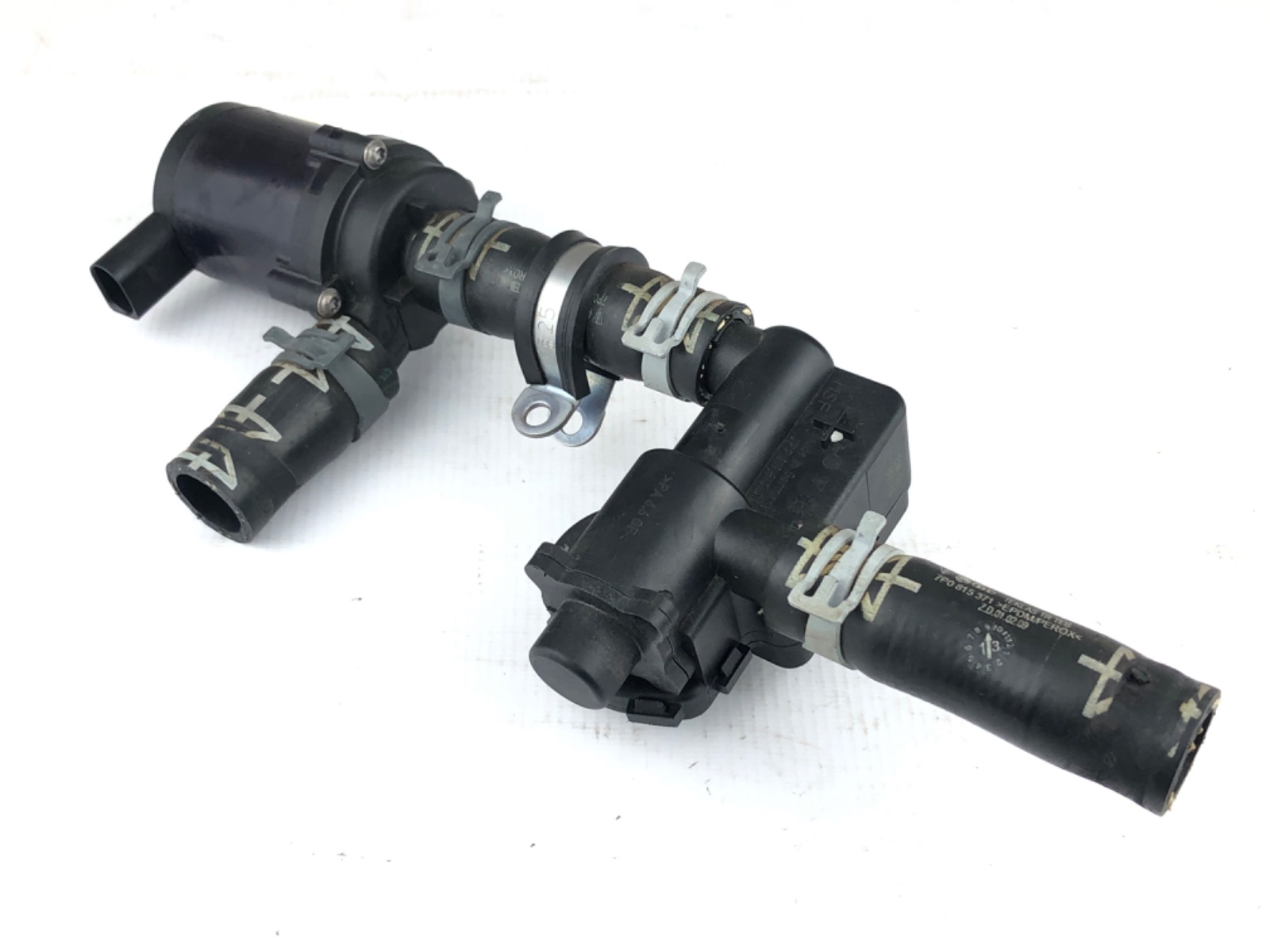 Bomba Agua Auxiliar Cayenne 4.8 V8 2011 2014 7L0965561L