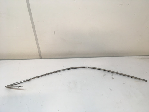 Friso Lateral Dianteiro Esquerdo Camry 1992 1997 Detalhe