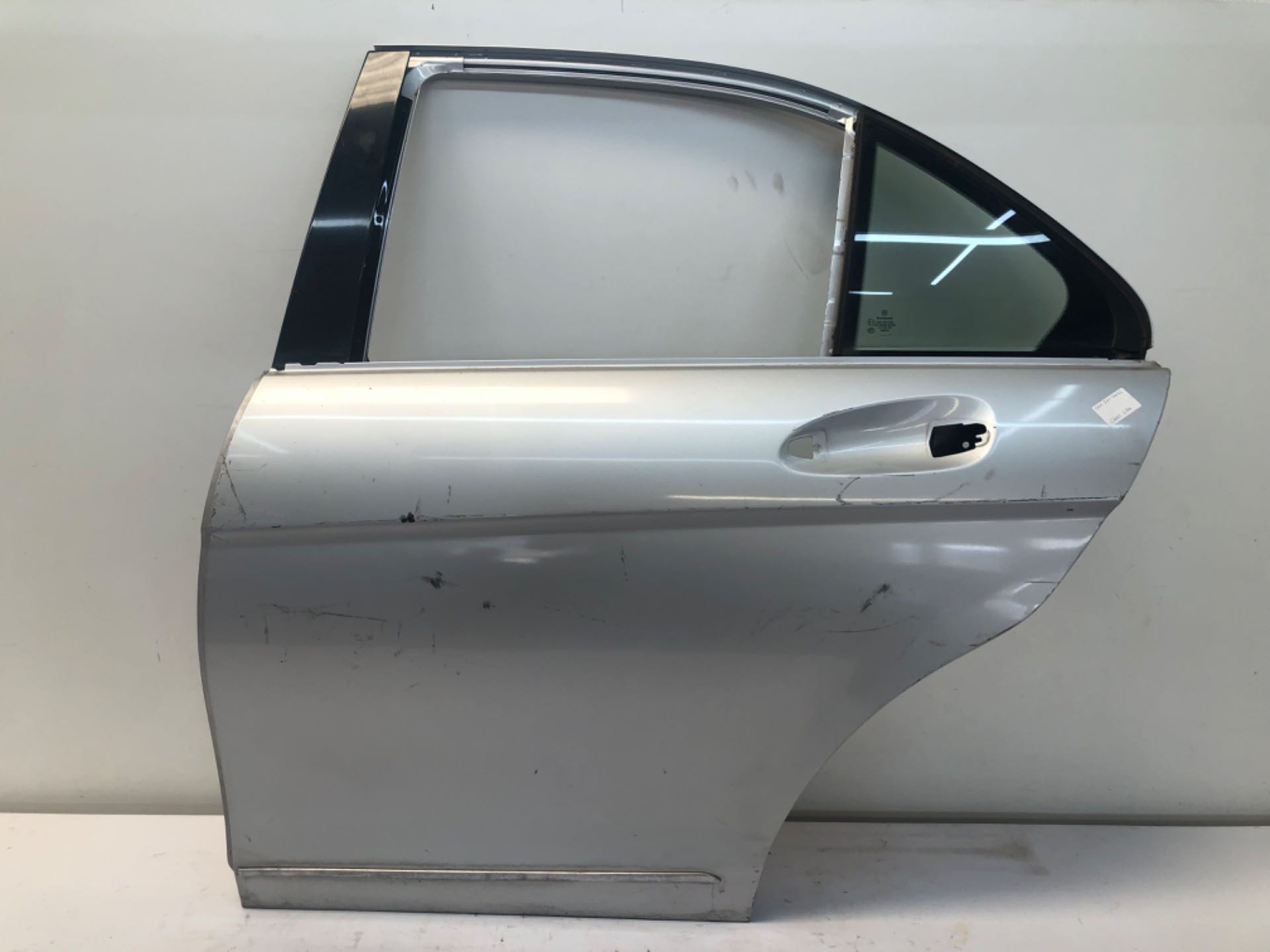 Porta Traseira Esquerda Mercedes C200 2008 2013 * Detalhe