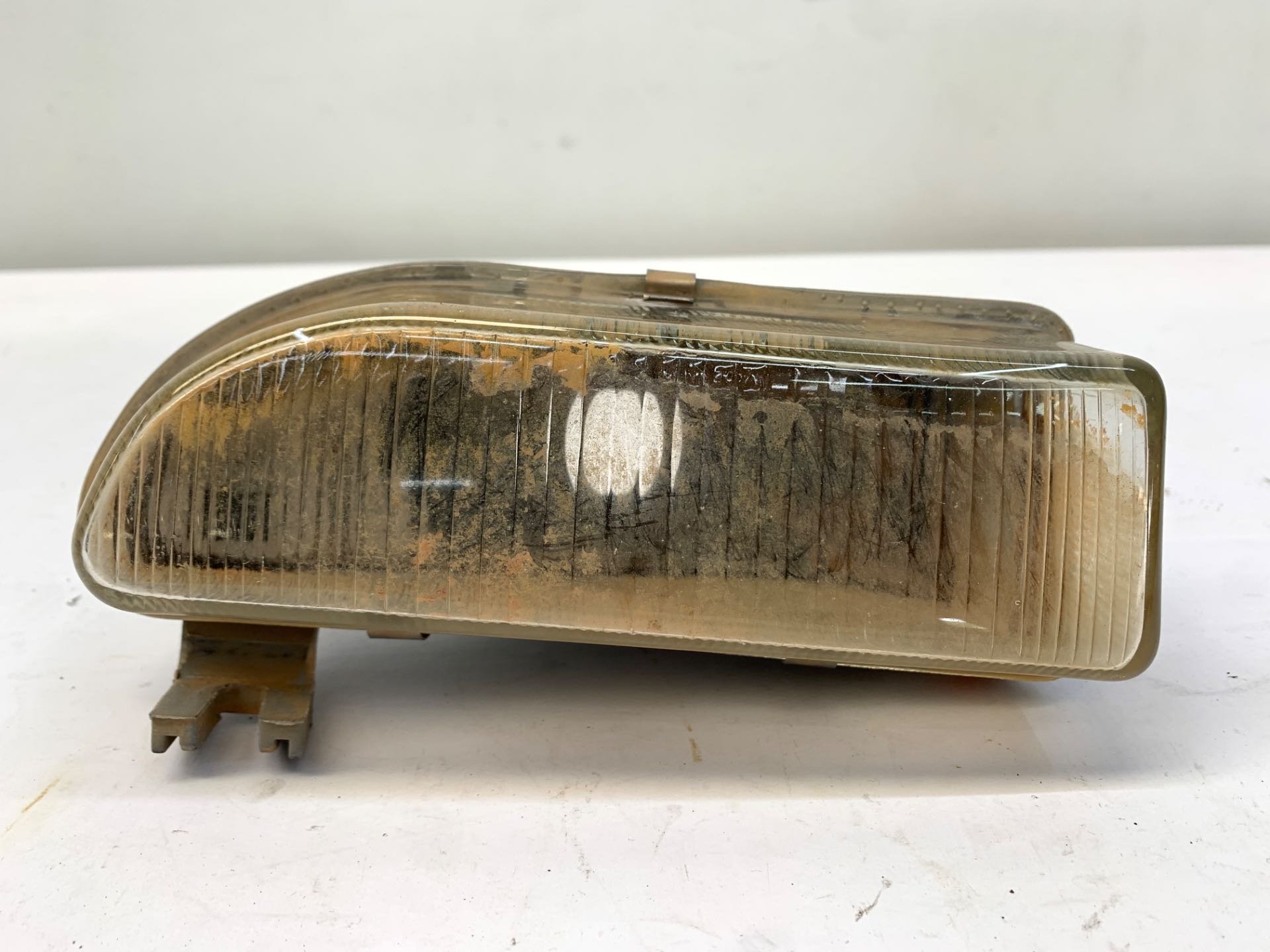Farol Milha Esquerdo Volkswagen Gol Parati Bola G2 Detalhe