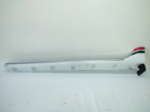 Spoiler Lateral Esquerdo Renault Duster 2016 Detalhe