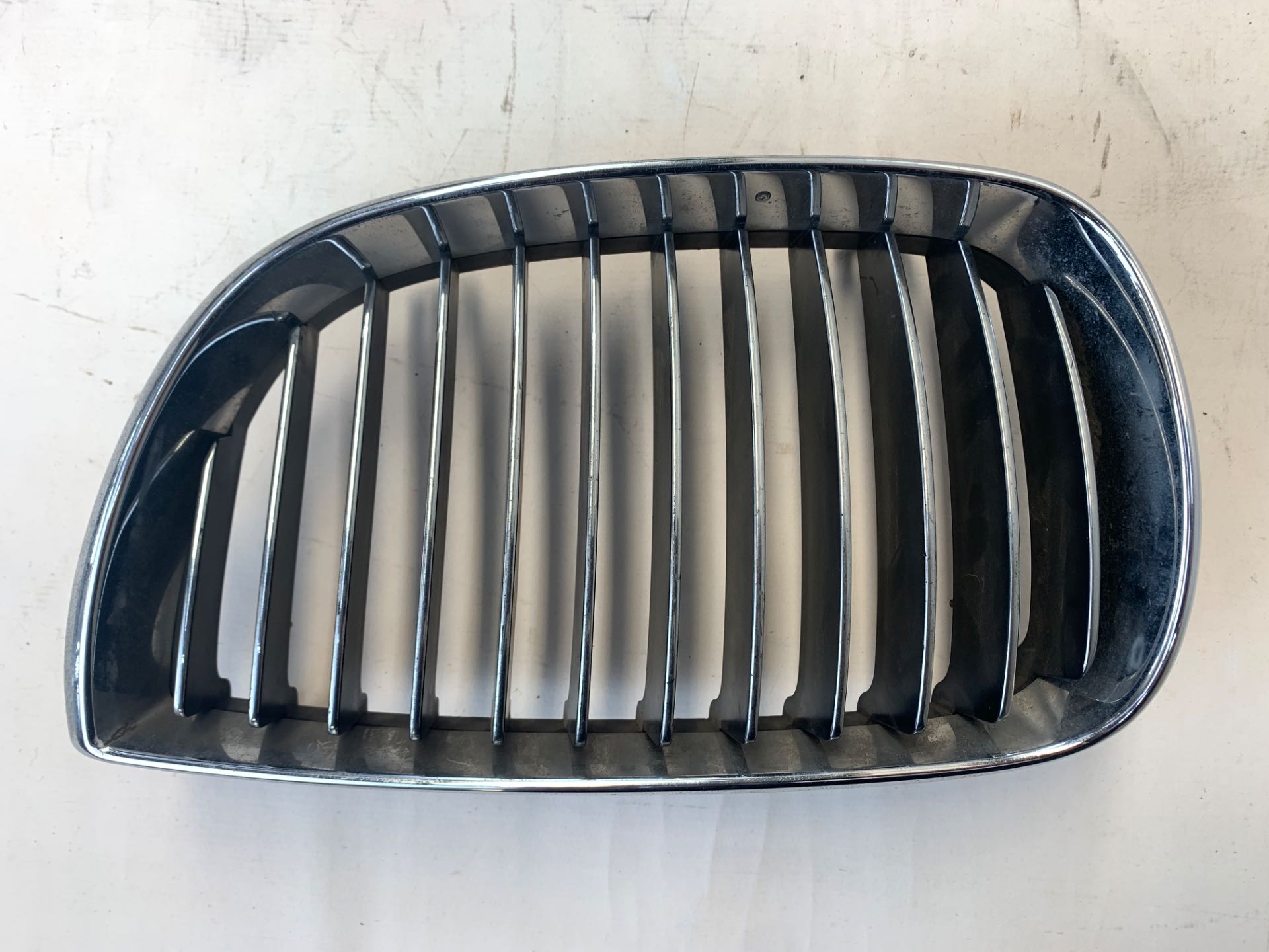 Grade Esquerda Para Choque Dianteiro BMW 120i 130i 2008 2012