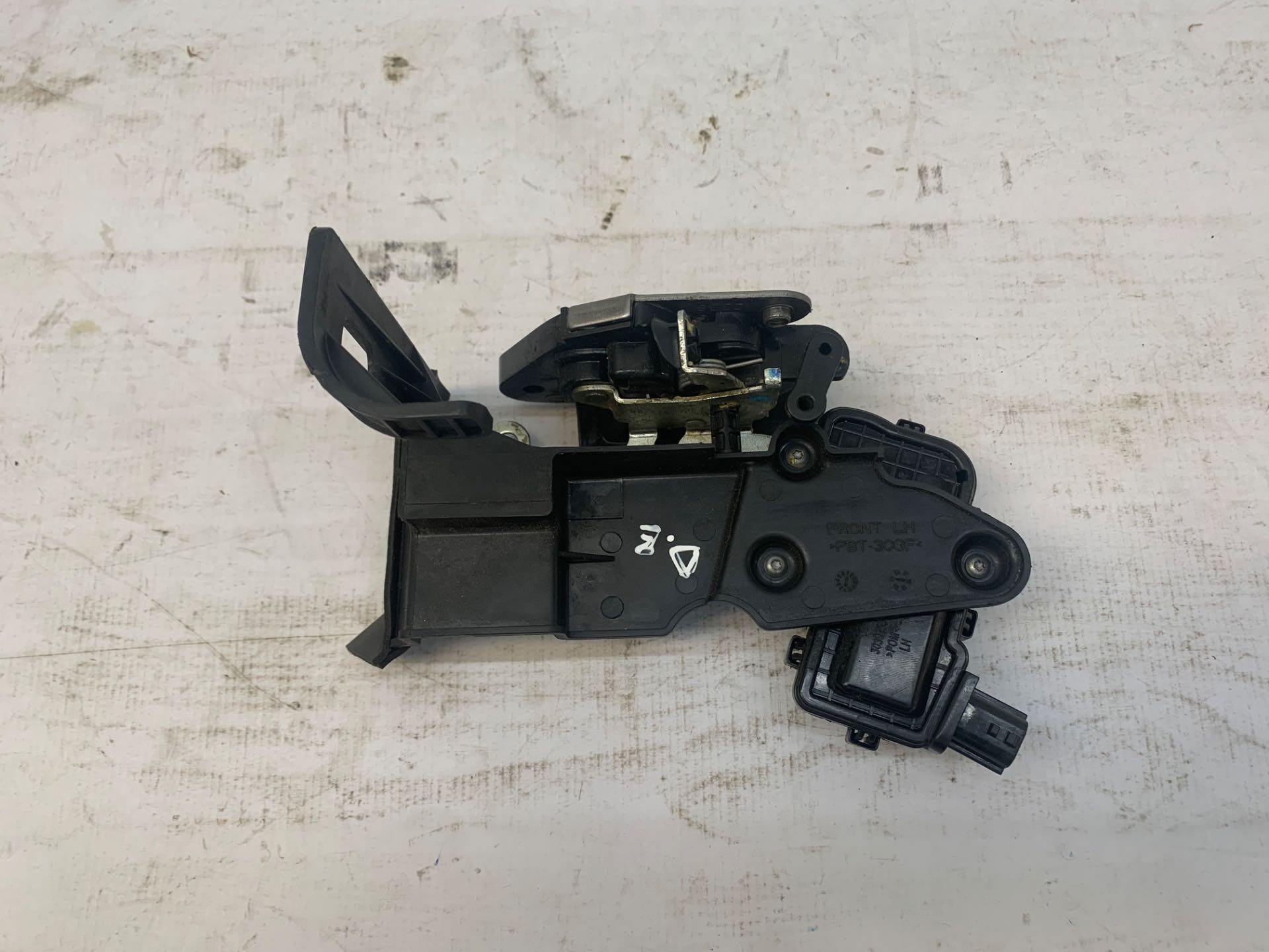 Fechadura Porta Dianteira Esquerda Renault Kwid 2017 2025