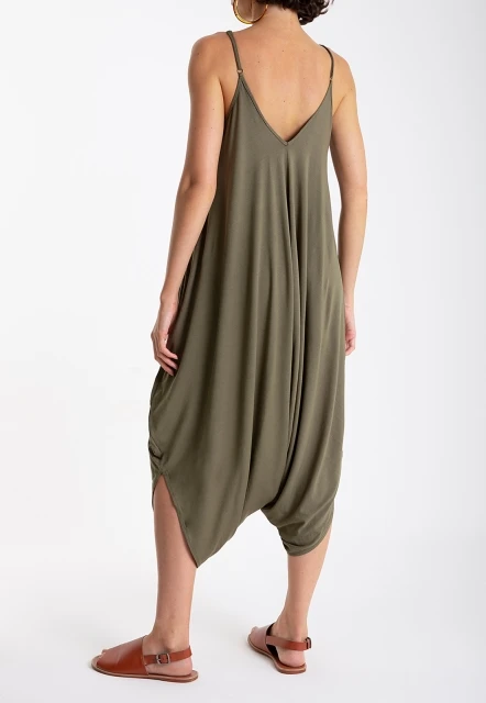 MACACÃO FEMININO LISO COENTRO LYGIA E NANNY