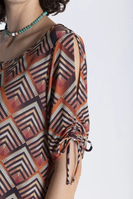 TUNICA FEMININA ESTAMPADA BATUIRA  LYGIA E NANNY